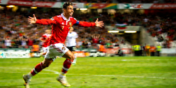 葡萄牙国家队C罗庆祝进球照片